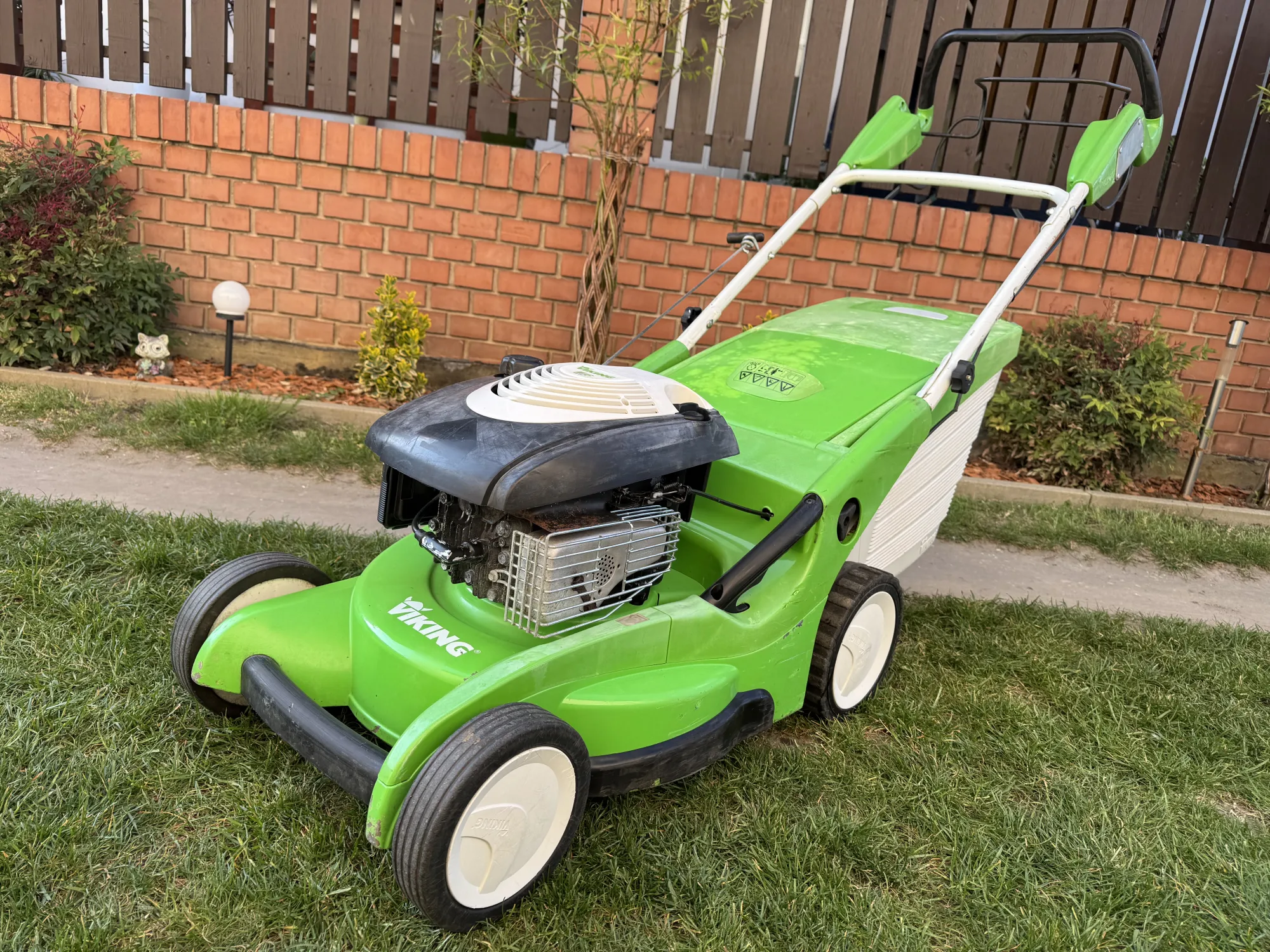 Viking önjárós,benzines fűnyíró - Racsni